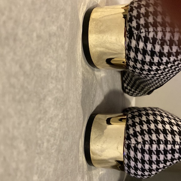 Beautiful  Mid Block Heels 👠 Flats, size -7, Color Black/White Houndstooth - Picture 4 of 10